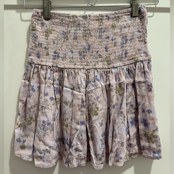 ⬇️PRICE DROP: Isabelle’s Cabinet Floral Mini Skirt - Picture 1 of 3